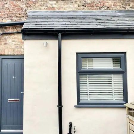 Townhouse With Private Parking Villa York Exterior photo